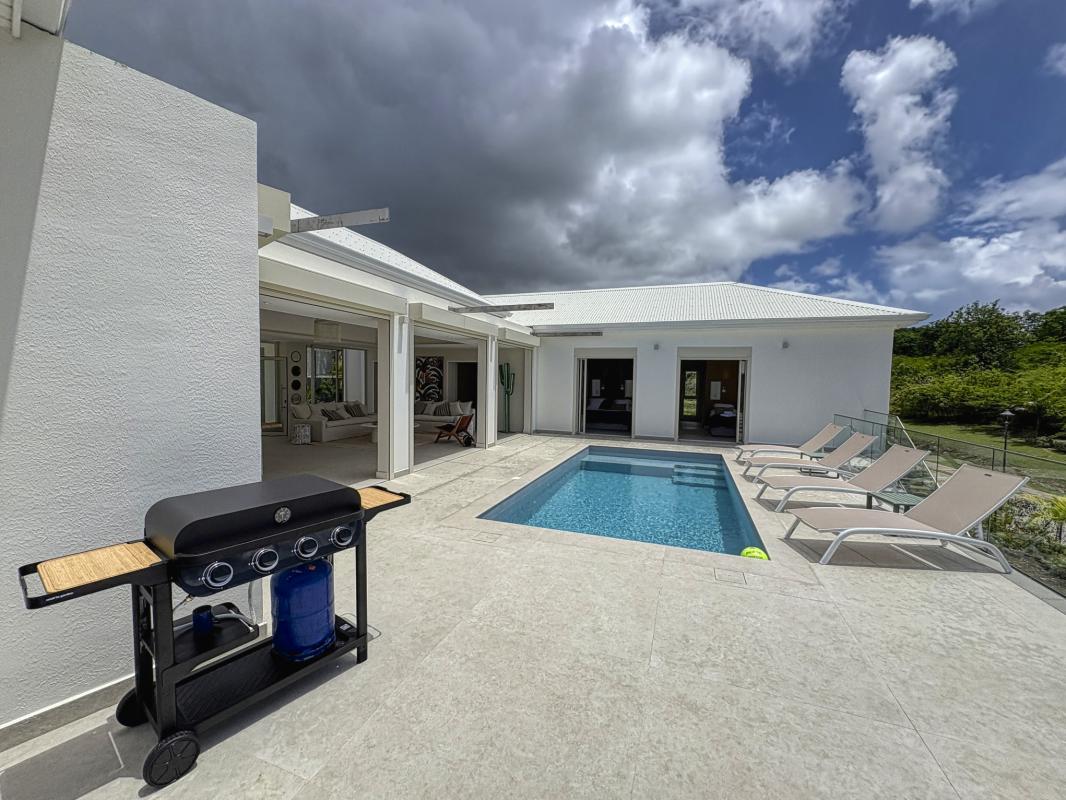 6.Location villa piscine vue mer Saint François Guadeloupe_Piscine vue mer